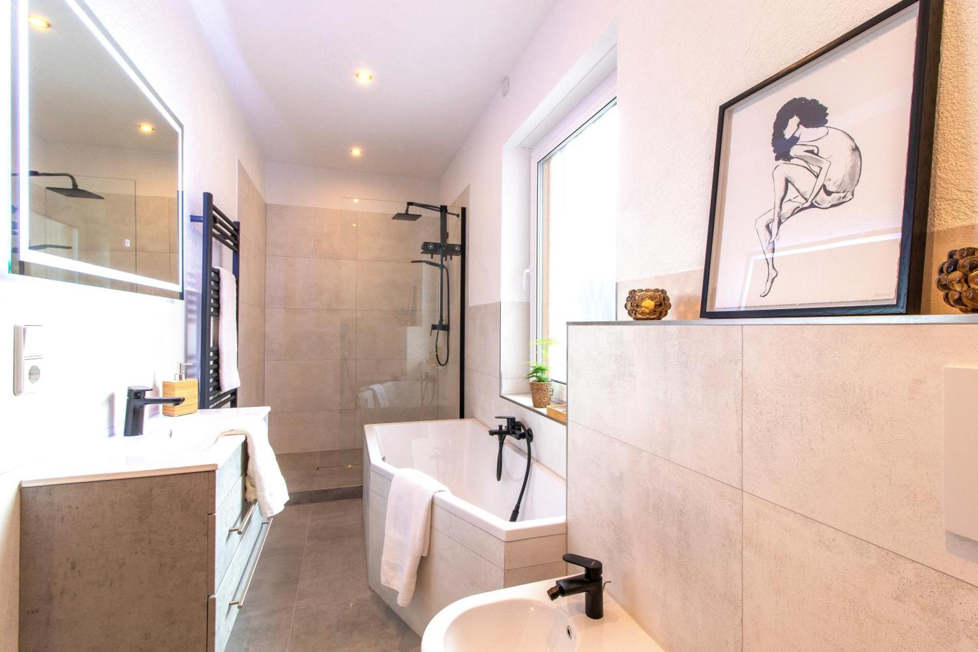 Stilvolles City-Apartment I Netflix I Wlan L Stellplatz I Zentral Шварценберг Экстерьер фото